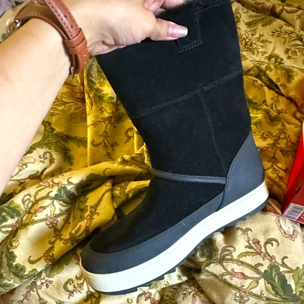 Koolaburra by UGGS NWOT Women's Black waterproof Koolaburra Boots